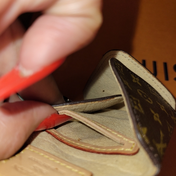 Louis Vuitton Jewelry Case (Orig $ LV Necklace) - Picture 6 of 6